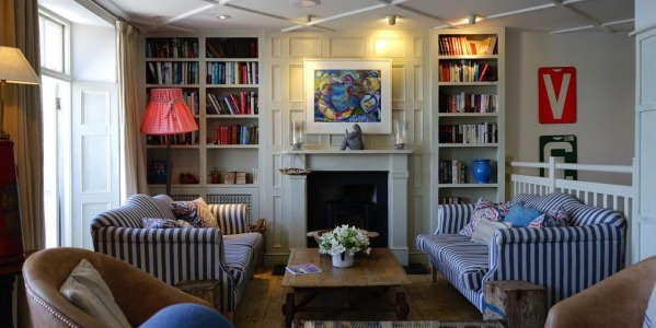 Small Living Room Ideas: How To Decorate A Small Lounge
